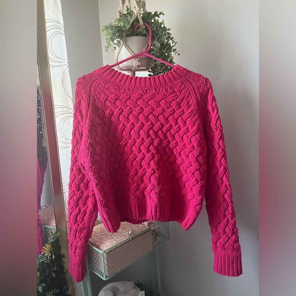 Super soft, chunky knit Kendall and Kylie sweater